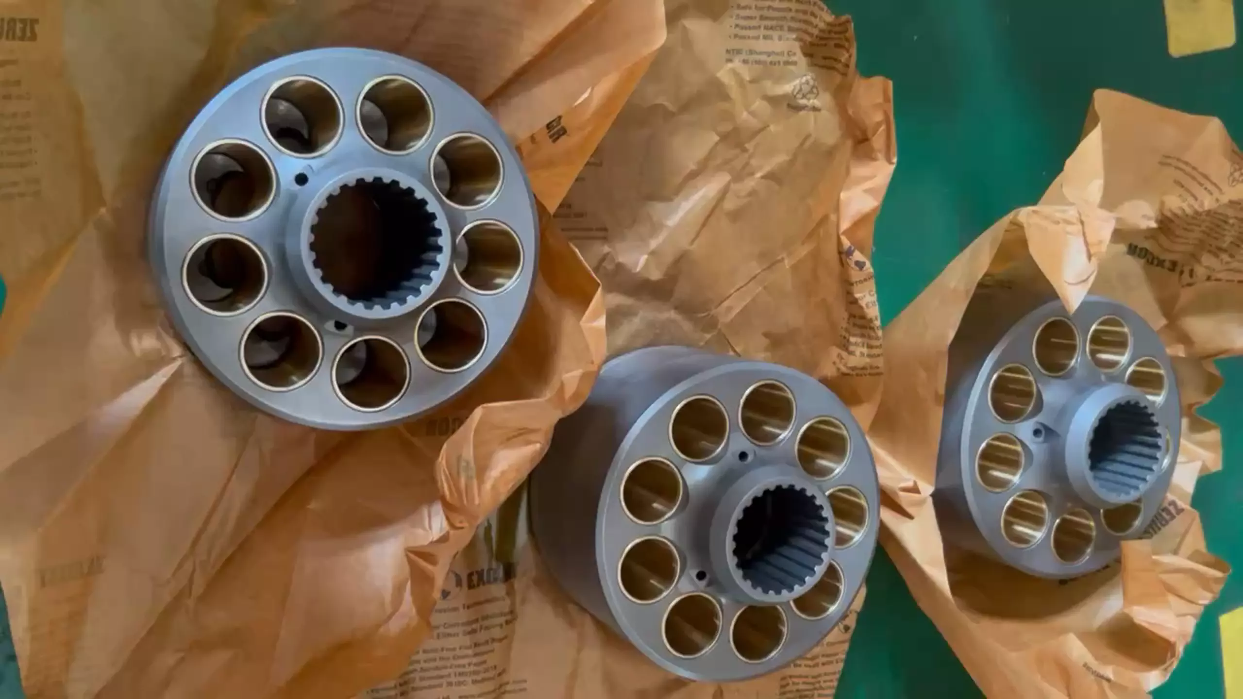 komatsu-pc200-6-pc200-7-pc200-8-pc220-excavator-main-pump-parts-hpv95-cylinder-block-details.webp